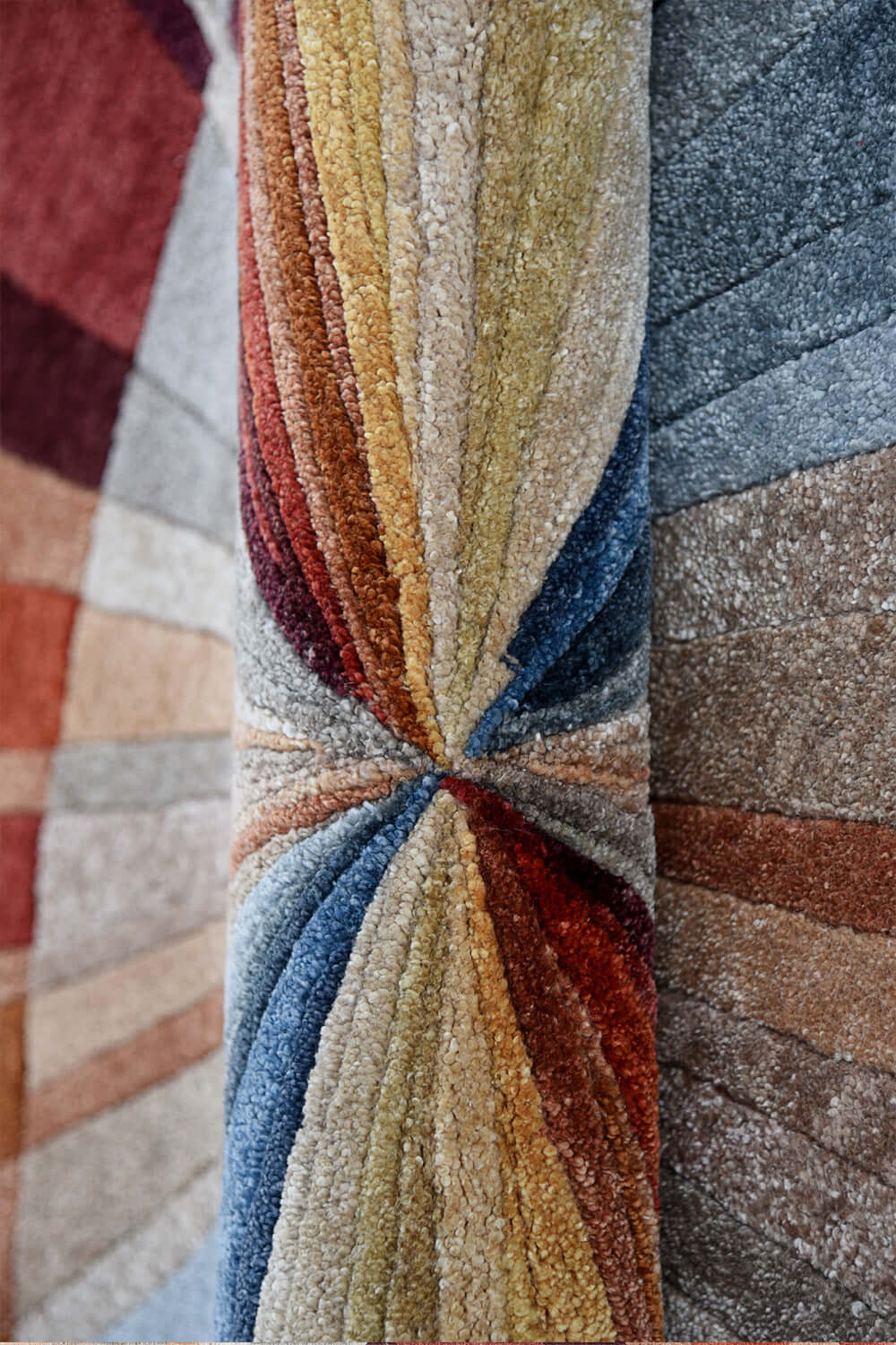 Vibrant Cartesio Rug - Bold & Sophisticated Design